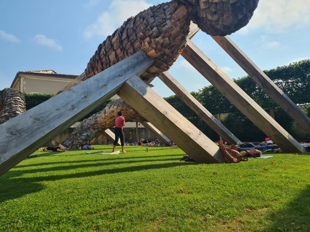 yoga au jardin du musée des Amériques